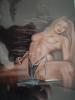 donna su cofano